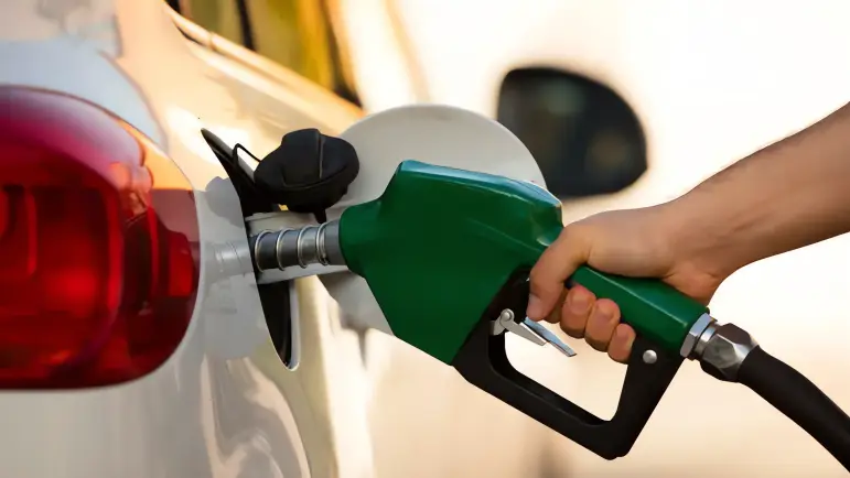 Gobierno mantiene precio de la gasolina magna en 24 pesos
