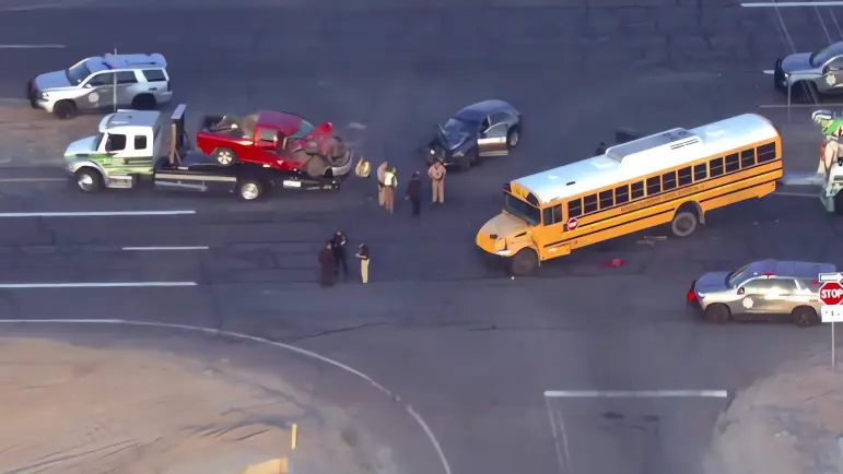 Accidente de autobús escolar deja varios niños heridos, pero sin gravedad