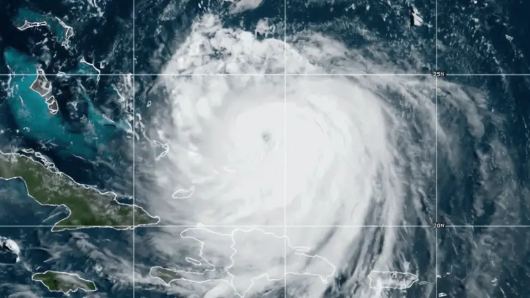 Huracán Erin: Vientos de 220 km/h obligan a evacuaciones en EE.UU.
