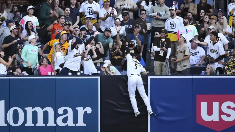 Jonrones de Ramos, Devers y Flores impulsan victoria de Gigantes sobre Padres
