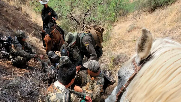 Cinco mexicanos con antecedentes penales detenidos en Arizona
