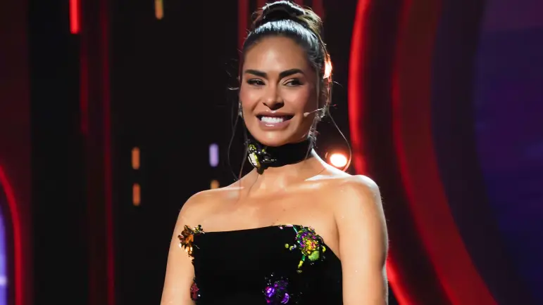 Galilea Montijo deslumbra con vestido de escarabajos en LCDLF
