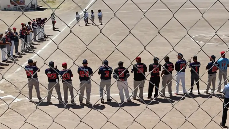Jonrones y ambiente festivo en el cuadrangular de béisbol de Mascareñas
