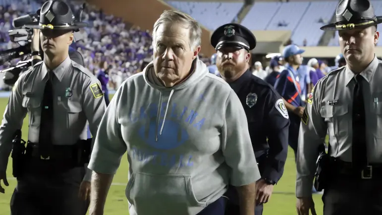 Belichick debuta con derrota en Carolina del Norte
