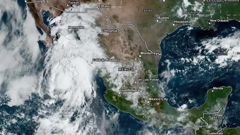 Lorena se debilita, pero persiste la alerta en el Pacífico
