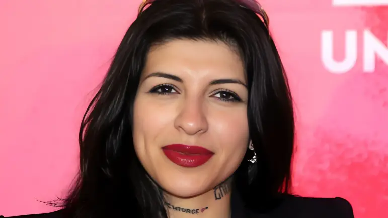 Cazzu reacciona a un doble de Nodal: ¡Viral!
