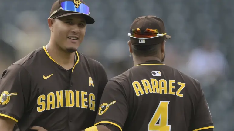 Jonrones de padres mantienen viva la presión sobre Dodgers
