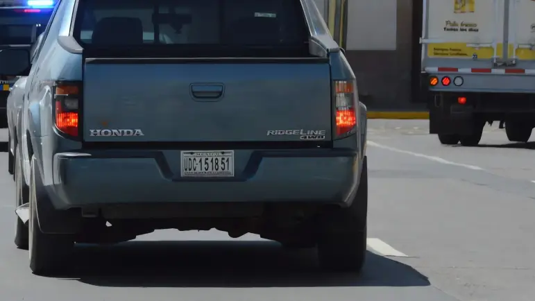 Modificarán regulación de autos "chocolate"
