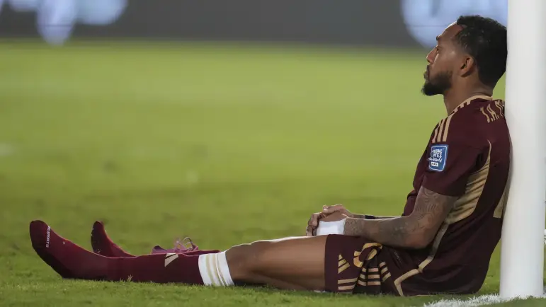 Colombia elimina a Venezuela con goleada y Suárez histórico