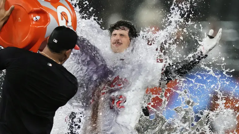 Skenes poncha a ocho, pero los Piratas sucumben ante Orioles en entradas extras