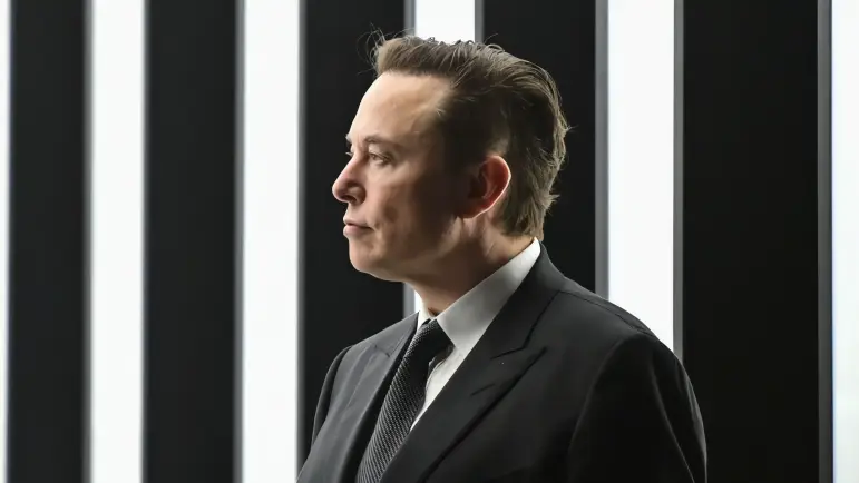 Musk inyecta $1,000 millones en Tesla, impulsando el mercado