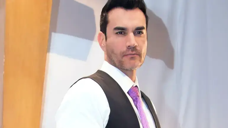 David Zepeda arremete contra reportero en rueda de prensa
