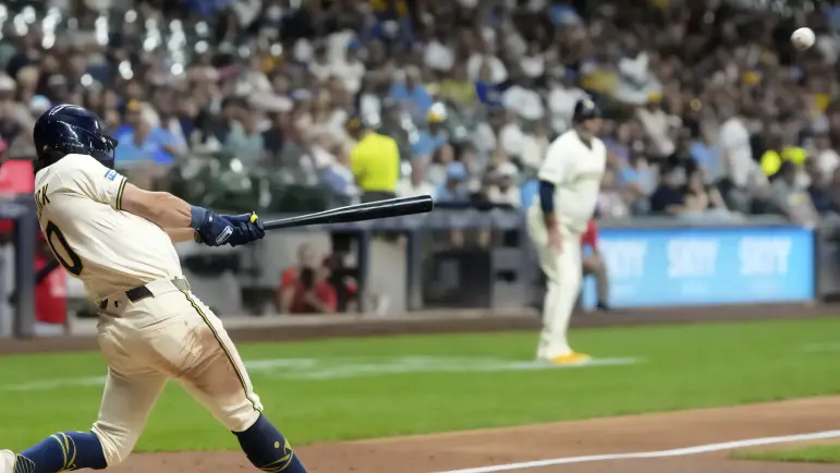 Jonrón de Frelick y actuación histórica de Perkins: Cerveceros destrozan a Angelinos
