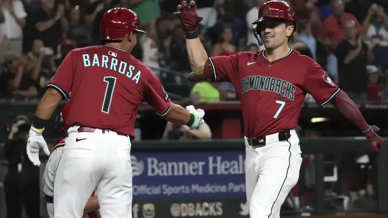 Jonrones de Carroll y Barrosa impulsan victoria de Diamondbacks sobre Filis