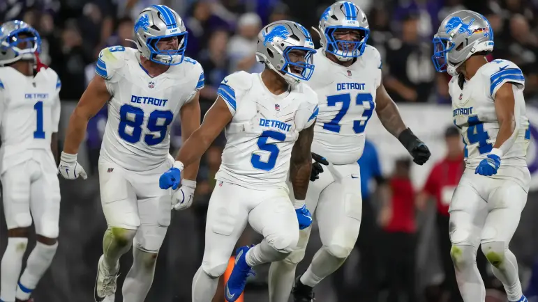 Leones destrozan a Cuervos en Baltimore