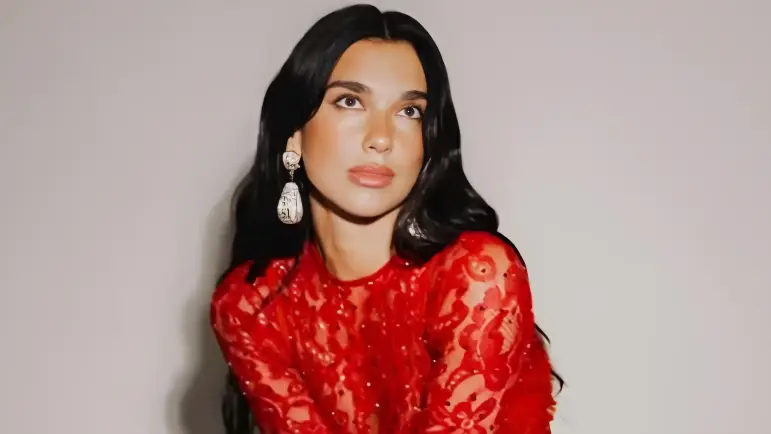 Dua Lipa se separa de su representante tras desacuerdo político en Glastonbury