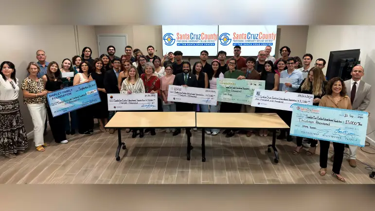 40 Estudiantes Mexicanos en Santa Cruz Reciben Becas IMME