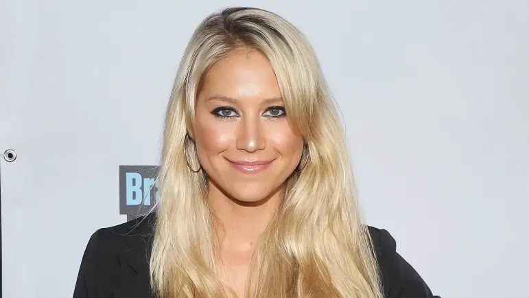 Anna Kournikova disfruta de Miami en su cuarto embarazo