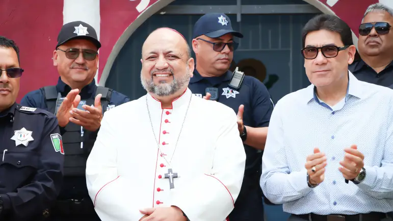 Obispo Bendice a peregrinos y destaca la fe binacional