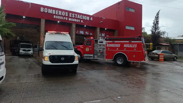 Roca impacta auto en Nogales; adulta mayor muere en Periférico Oriente