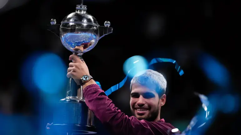 Alcaraz gana en Tokio, pero anuncia baja del Masters de Shanghái por lesión