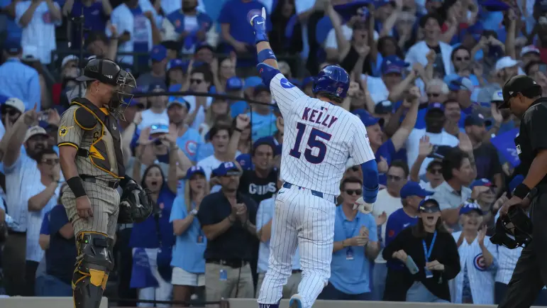 Jonrones consecutivos impulsan a cachorros a la victoria en playoffs