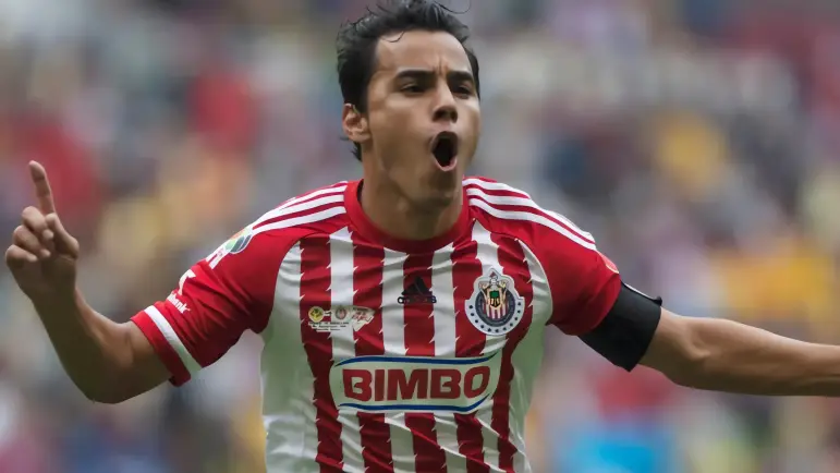 Detienen a Omar Bravo, exdelantero de Chivas, por presunto abuso a menor