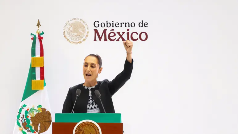 Sheinbaum llena el Zócalo con mensaje de continuidad y poder femenino, pero deja dudas en el aire