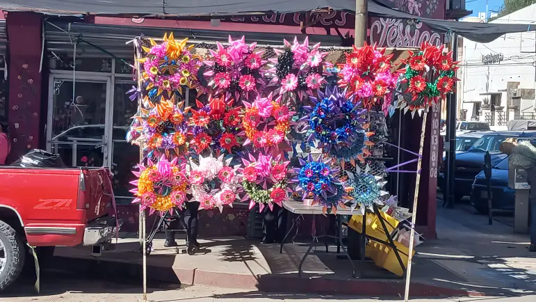 Comerciantes de Nogales se alistan con ofertas para halloween y día de muertos