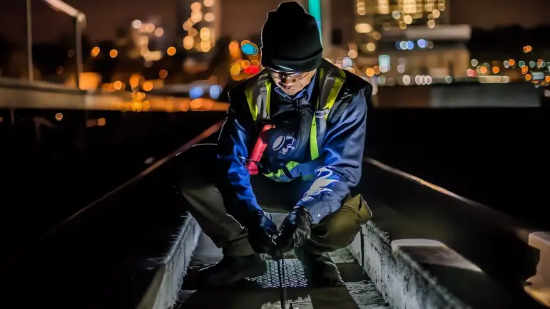 Proponen reducir a seis horas la jornada nocturna en México por salud y seguridad laboral