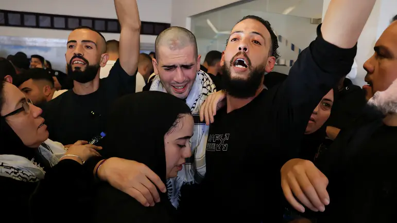 Israel libera 1,968 prisioneros palestinos en acuerdo de paz mediado por EE.UU., Catar y Turquía