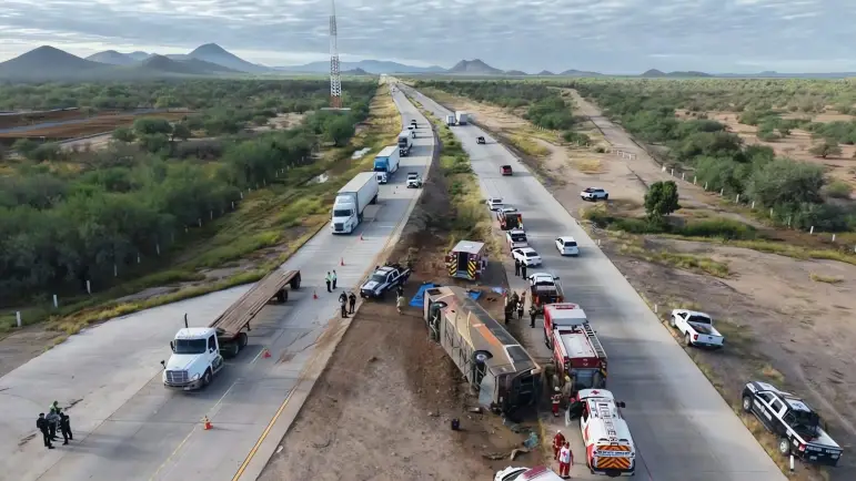 Accidente en la carretera Guaymas-Hermosillo deja siete muertos y 24 heridos; Fiscalía investiga posible somnolencia del conductor