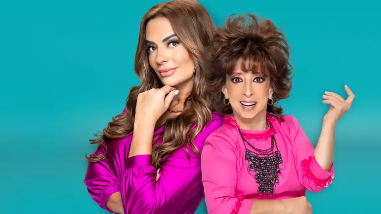 María Elena Saldaña cae durante sesión de fotos tras choque con Cecilia Galliano