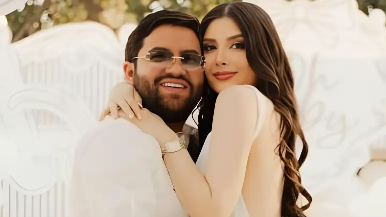 Billetes llueven en íntimo bautizo de la hija de Ivette Camacho y Luis R. Conriquez