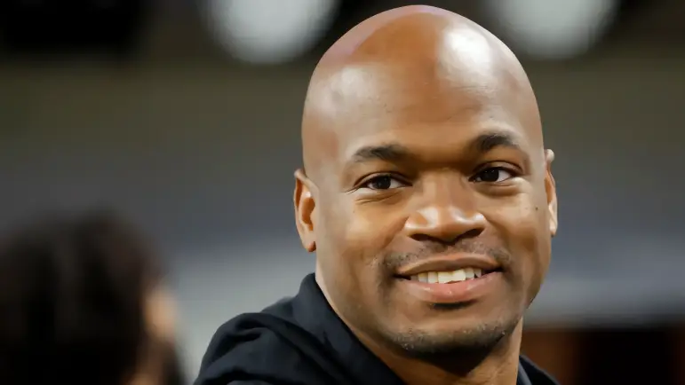 Adrian Peterson detenido en Texas por conducir bajo los efectos del alcohol y con arma ilegal