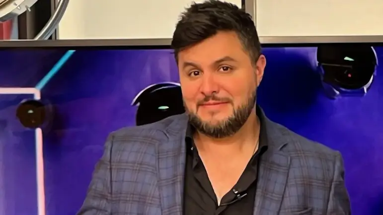 Paul Stanley cae en escena y no deja de cantar: el momento que dejó sin palabras al público