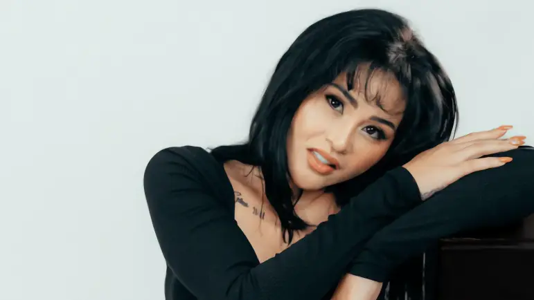 Gomita revela su transformación física y confirma 15 intervenciones estéticas