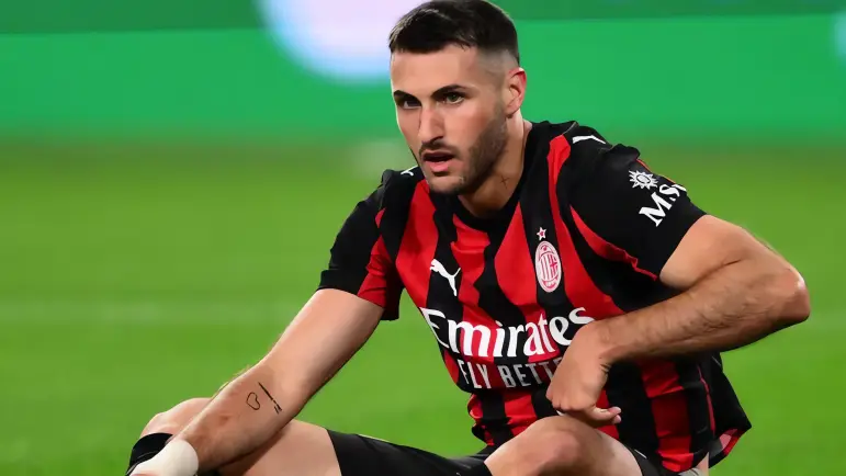 Delantero mexicano del club italiano revela que ha jugado lesionado: Enfoca su recuperación para el Derbi