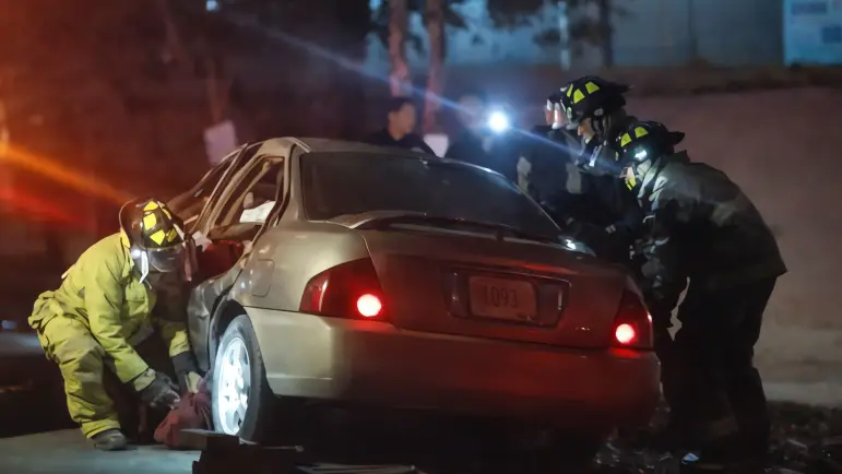 Conductora resulta herida en colisión con patrulla en Prolongación Álvaro Obregón