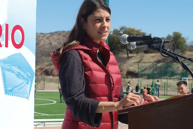 Entrega Sylvana obra en Nogales