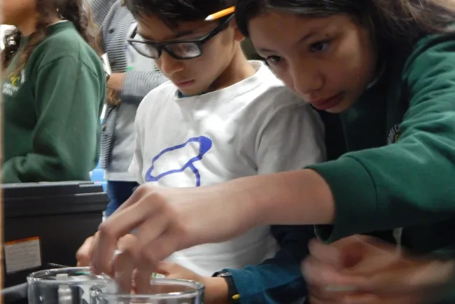 Realizan exposición de ciencia en escuela