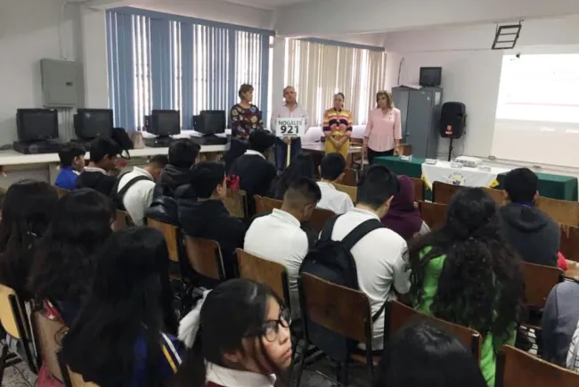 Reciben alumnos beneficios