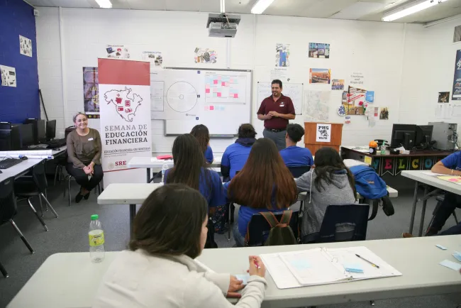 Ofrecen pláticas en Semana Financiera