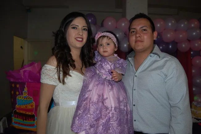 Sofia sopla su primera vela