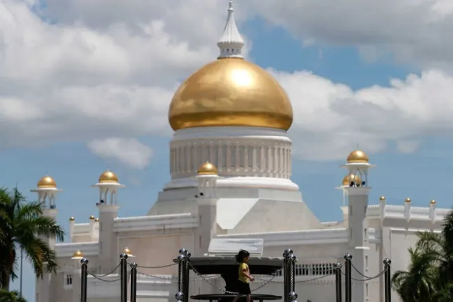 Brunei adopta ley de hierro: lapidación a gays y mutilación a ladrones