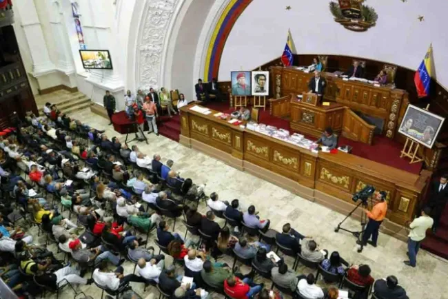 Asamblea venezolana quita &#039;fuero&#039; a Juan Guaidó