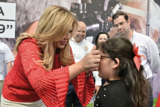 Da Gobernadora Regalo a la Vista