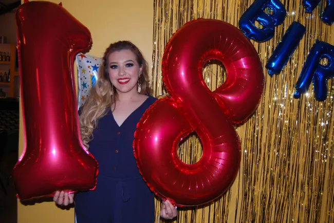 Recibe festejo por sus 18 años