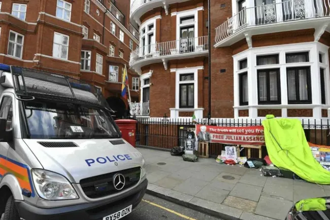 Policía británica arresta a Julian Assange, fundador de WikiLeaks