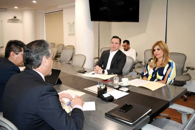 Firma Gobernadora  convenio